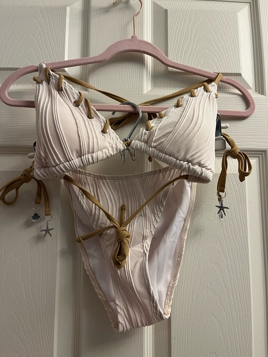 Source Unknown Other - Off White Ribbed Lace-Up Bikini with Tan and Silver Accents 3 Piece Small New
